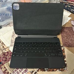 Apple Black Keyboard Case for Tablets